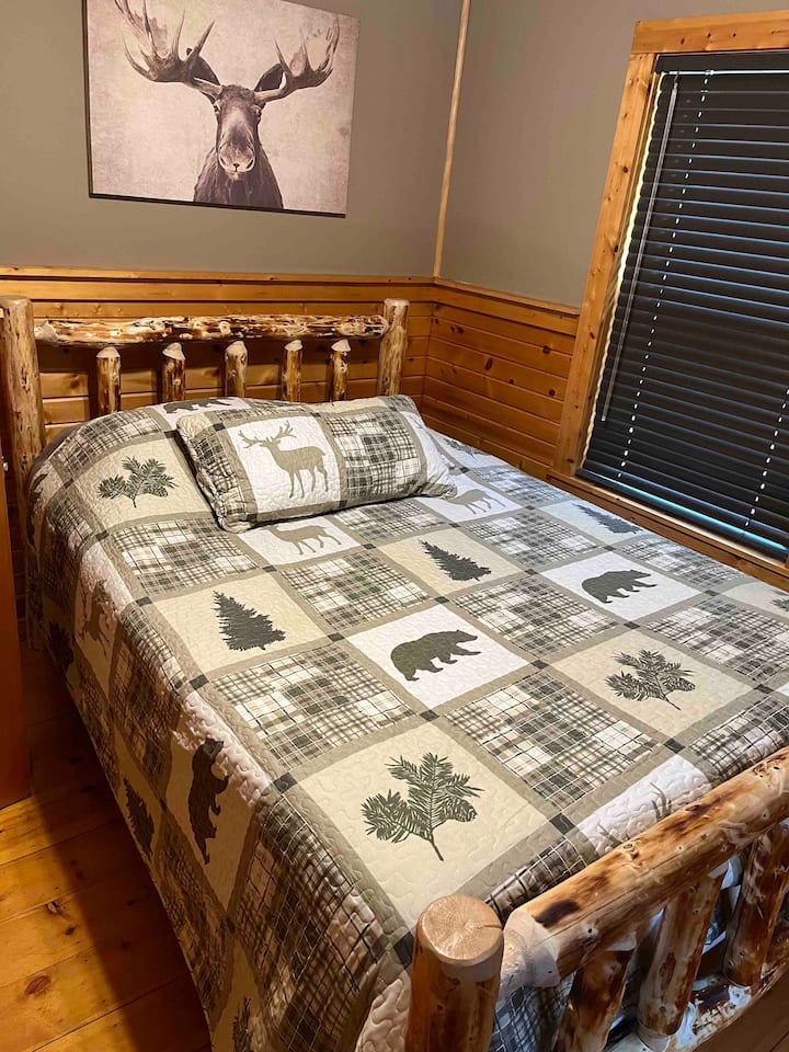 Bedroom - 1 Queen Bed