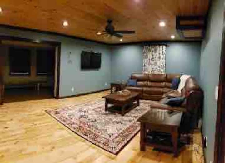 Beautiful Renovated Adirondack Getaway Min To Gore - Gore Mountain, NY
