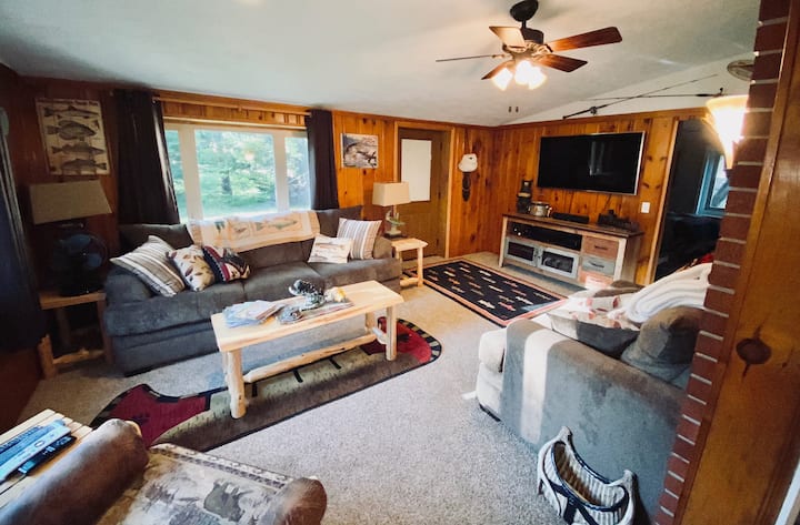 Pigeon River Cabin (1/4 Mile From Treetops Resort) - Gaylord, MI