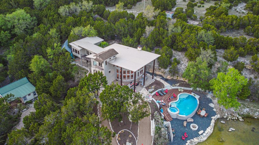 The Estate at Crystal Creek – 8 miles to Downtown! gallery image 4