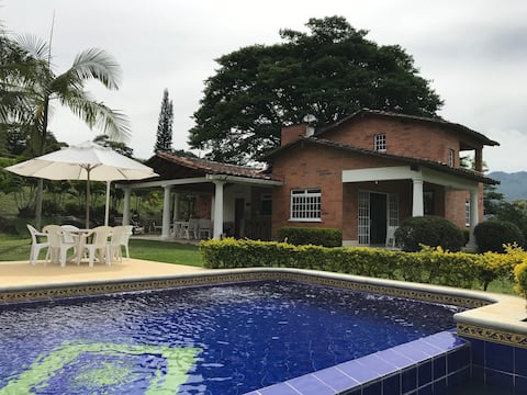 Beautiful Barbosa estate near Medellín. Full WIFI