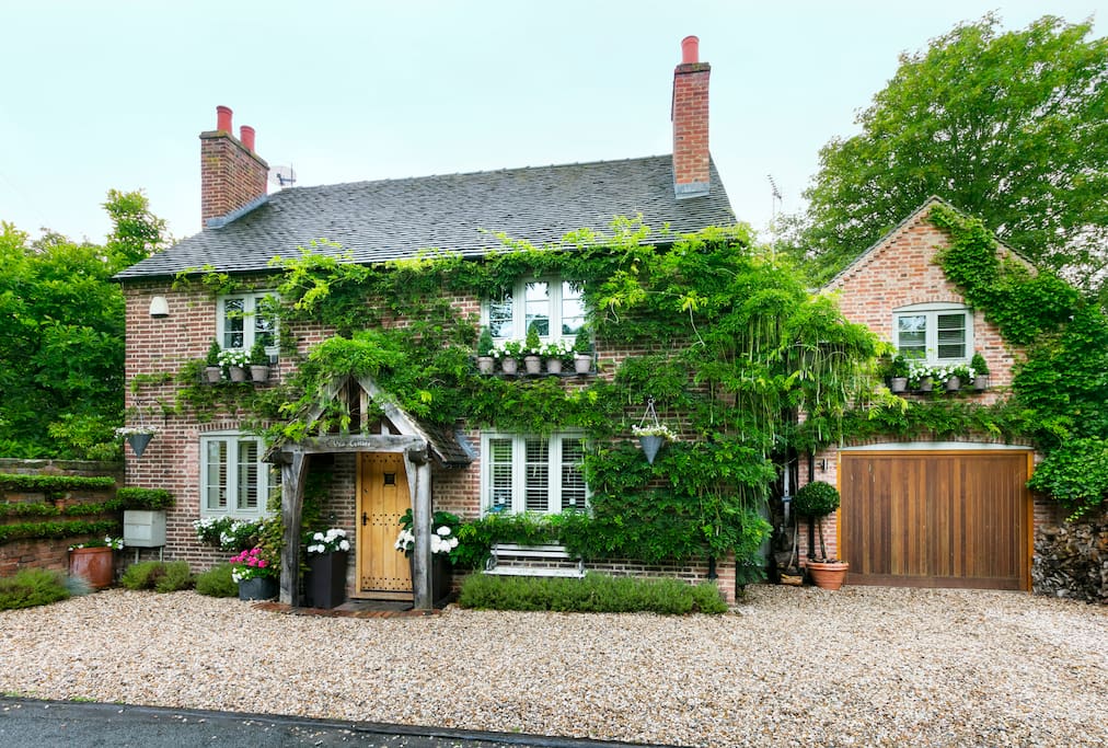 Luxury cottage in Shenstone Village Cottages for Rent in Shenstone