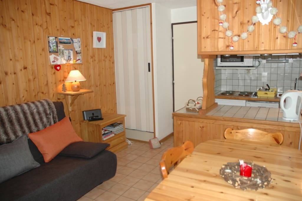 Lounge/Kitchen Area