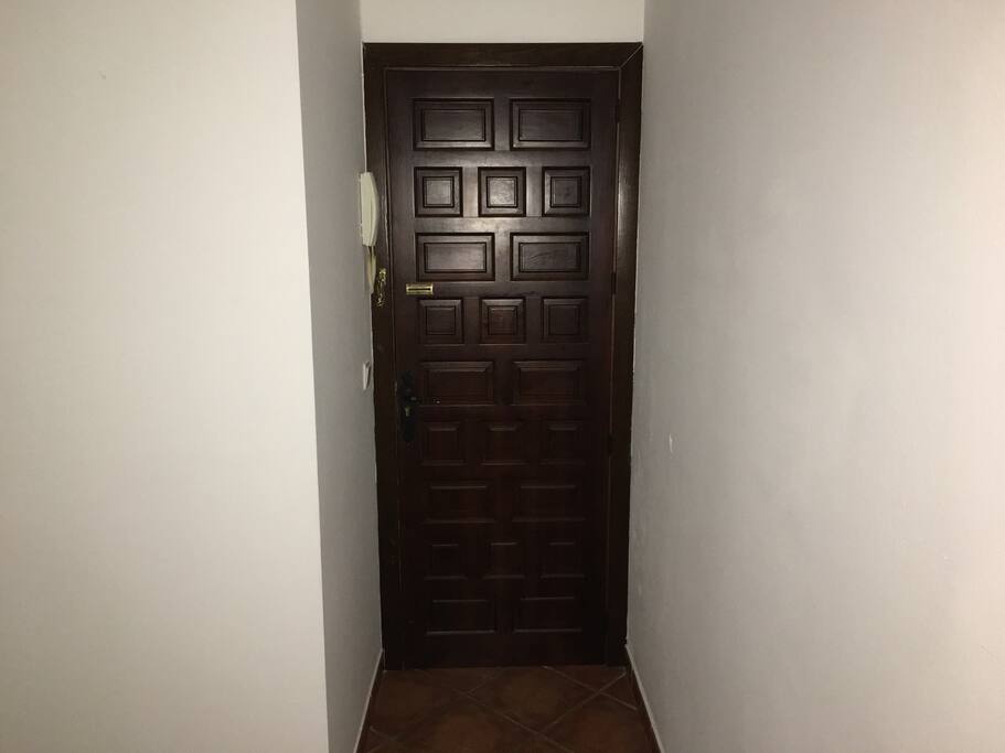 Entrada al apartamento desde el interior
