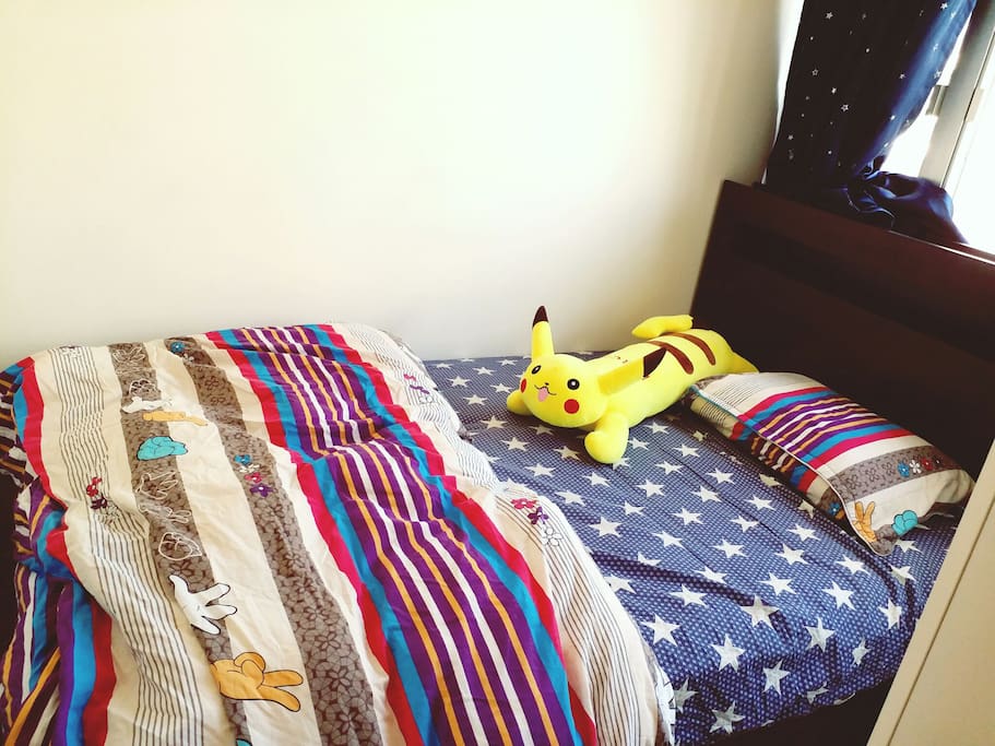 Comfy and bright double bedroom with Sinomax mattress, Tempur pillow and eiderdown duvet