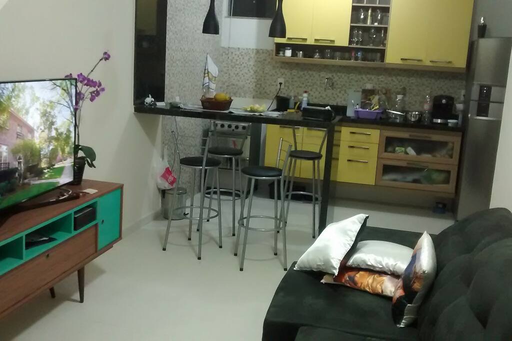 sala/ cozinha conceito aberto