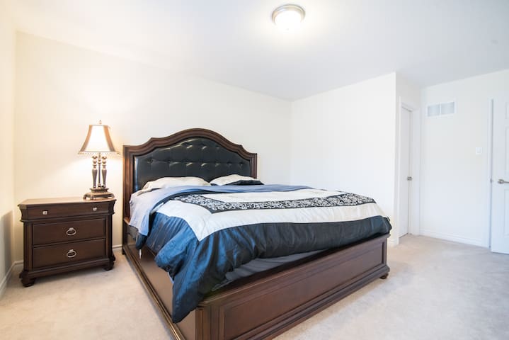 Newly built 3bdm family house Entire house