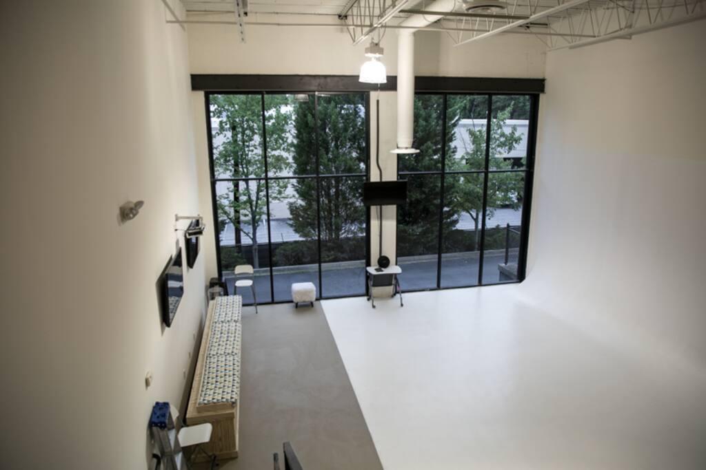 NATURAL LIGHT LOFT PHOTOGRAPHY STUDIO