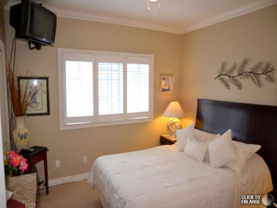 Our Chardonnay Queen Room with private ensuite bath