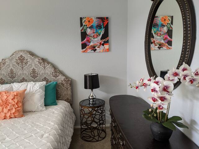 Excellent Location & Value. 5BR 4BA. 2 Car Garage. gallery image 2