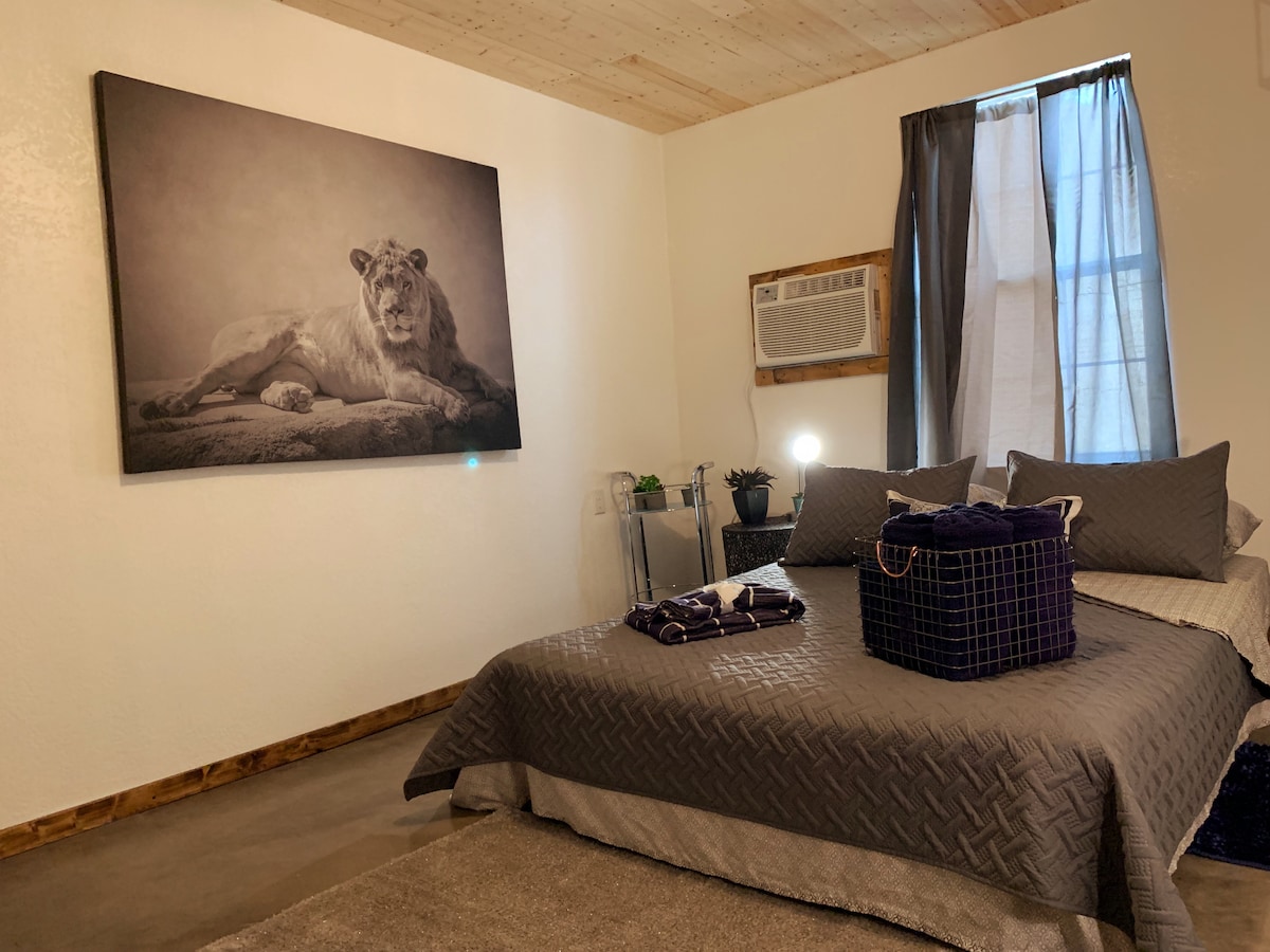 Hotel Style Room 7 - Owner's Personal Suite

A great place to rest & recover after a full day of adventure in Big Bend National Park!