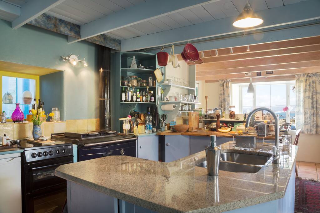 Kitchen and dining
rooms