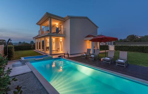 Popular Airbnb listing: House Anita near Porec in Dračevac Monspinoso