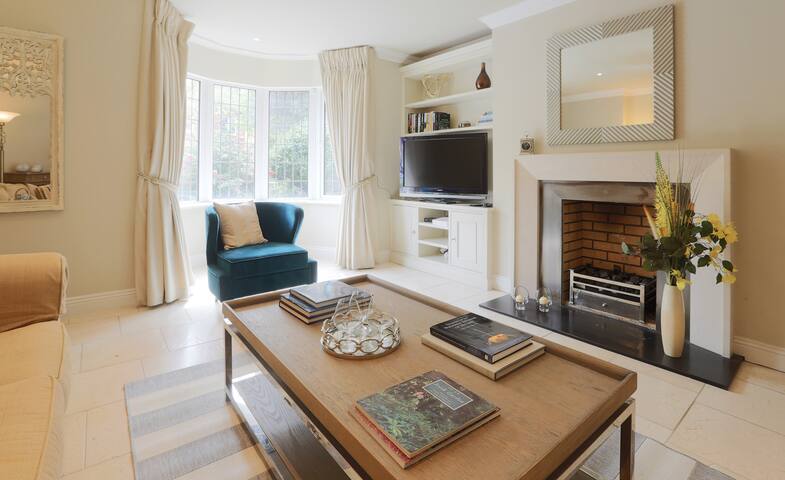 Elegant and contemporary large 3 bedroom home