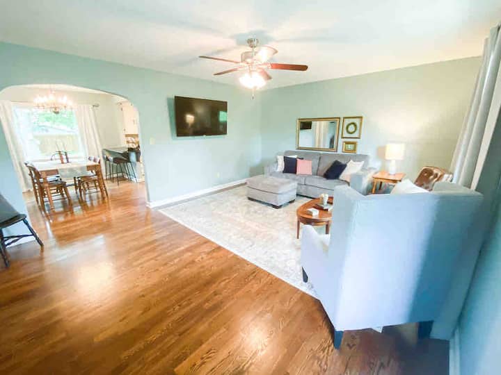 The Aviary Cottage: Bunkbed, Near Park, Fullfence - Springfield, MO