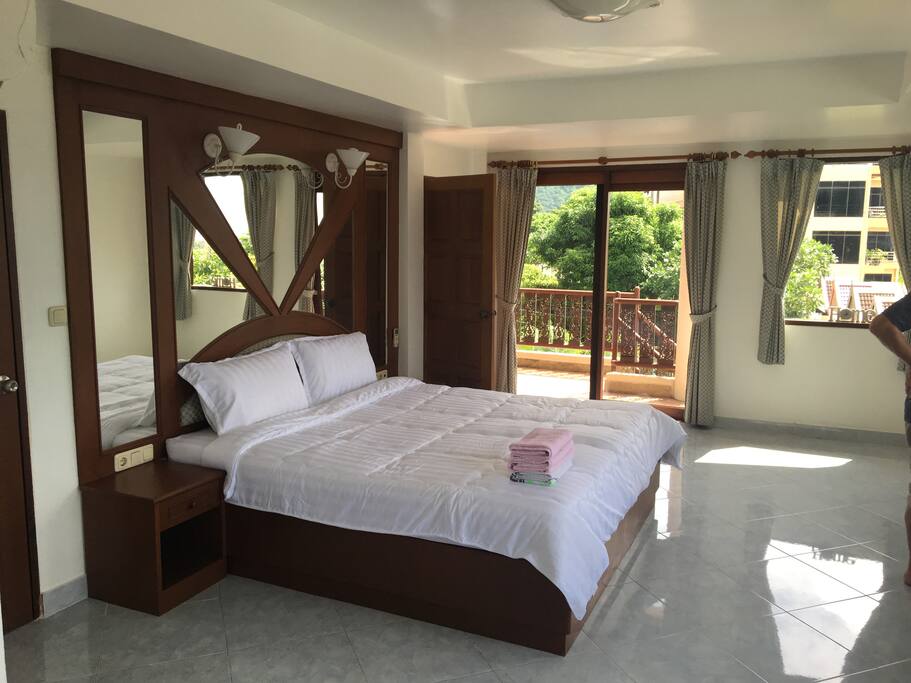 ROOM 1 SEAVIEW