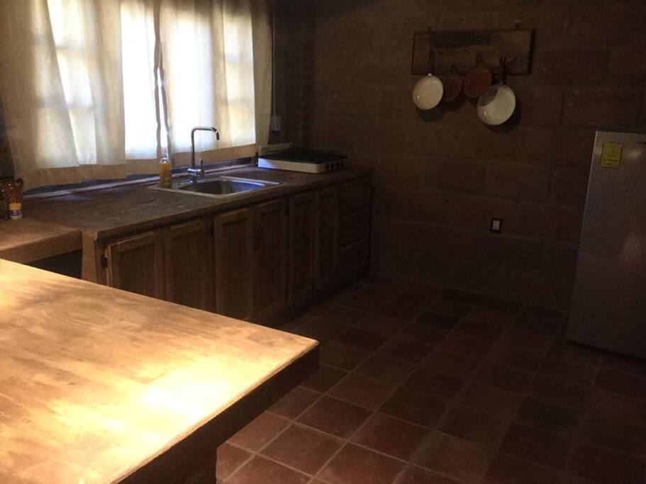 contamos con refrigerador y estufa de gas.