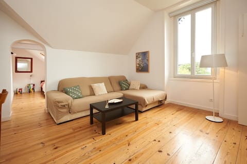 Top performing Airbnb: Cozy Apartment with fantastic views! Free Parking in Sintra