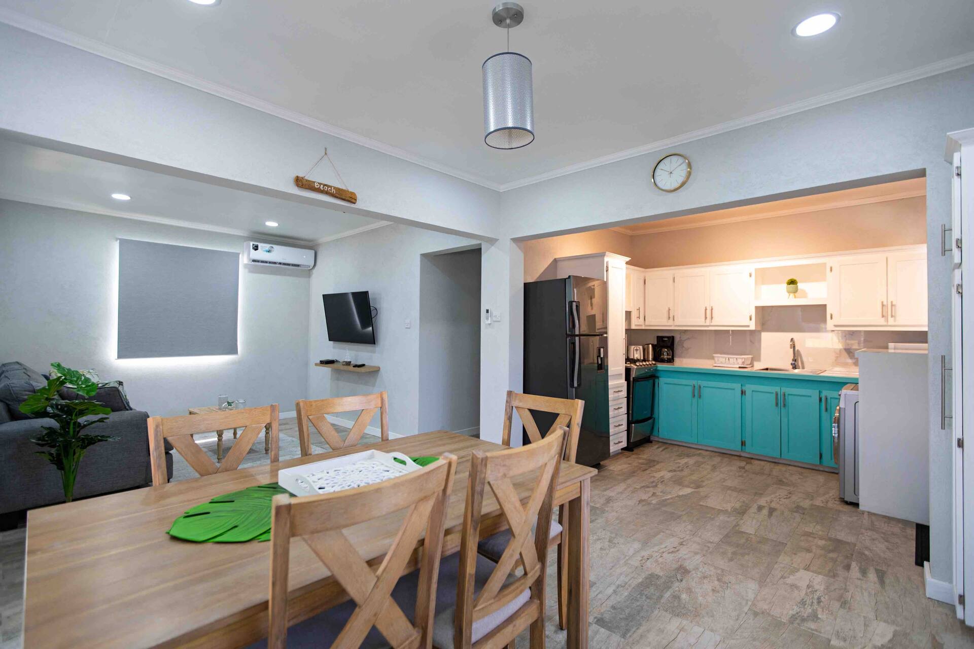 Feliz-City | 3BR near St Lawrence Gap and beach — photo 4