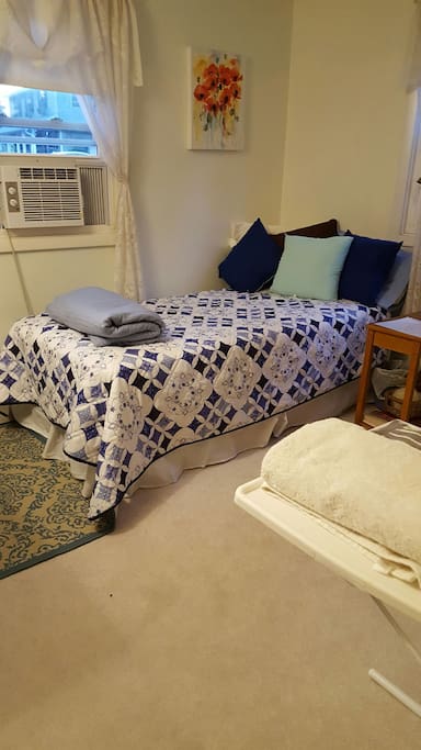 single bed room