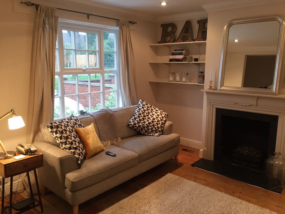 Working gas fireplace, gas fire with real flames gives a cosy cottage feel