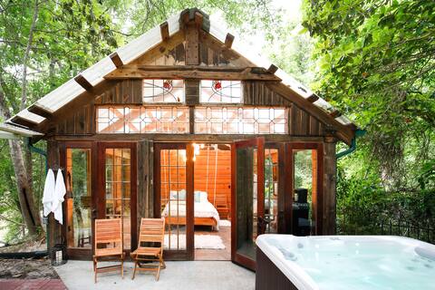 Naturalist Boudoir, Romantic Cabin
