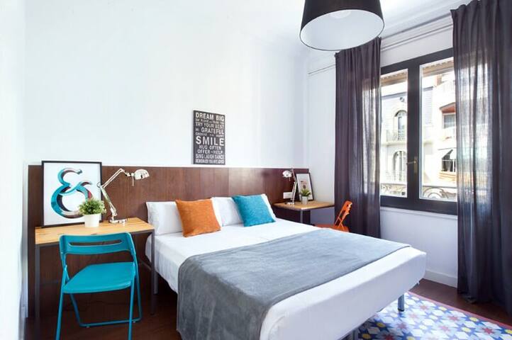 Beautiful 4 bedrooms apartment in Barcelona gallery image 3