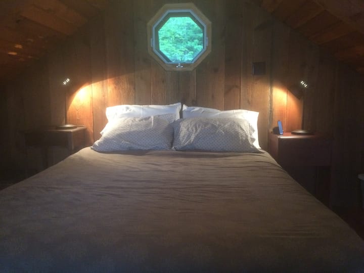 غرفة نوم علوية (سرير بحجم كوين) بإطلالات رائعة