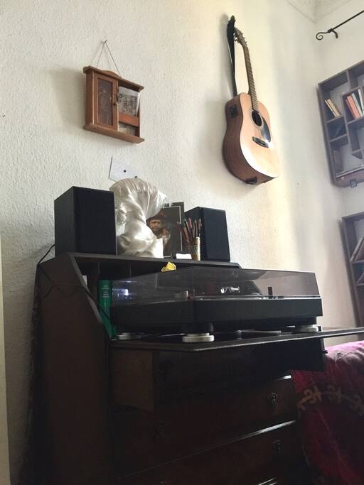 Work Desk with some storage and monitor music Boxes. Above key holder, post, guitar and library. You can use my pioneer, the needle is shit, use your own needles if you want.