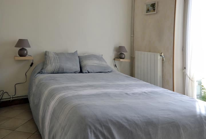 140 x 200 lôžok,
priestor na uloženie šatníka