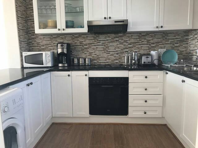 dolphin Ridge seaside holiday apartment gallery image 2