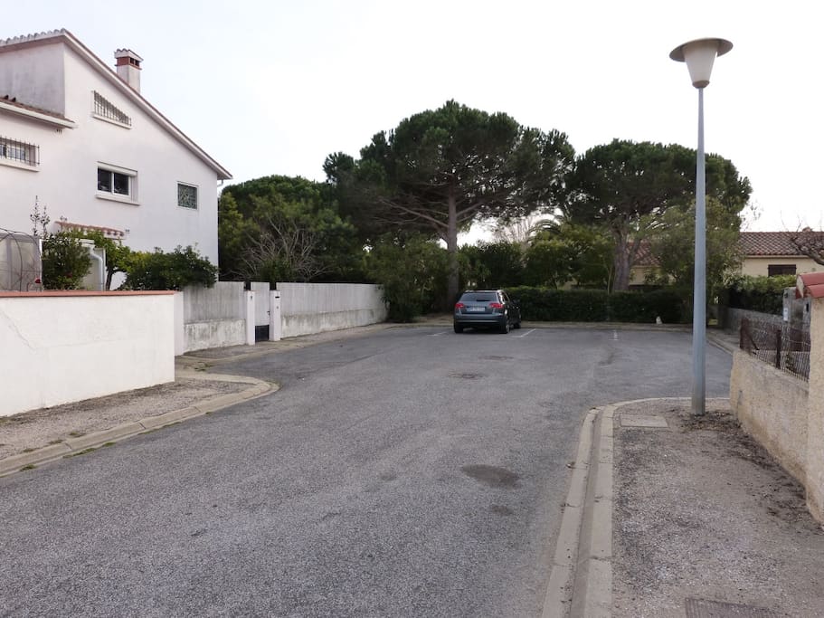 la location est située au calme dans une impasse