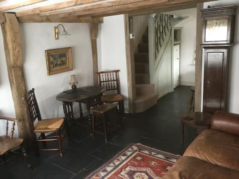 Popular Airbnb listing: The Old Tuck Shop (entire cottage - 1 double bed) in Medway