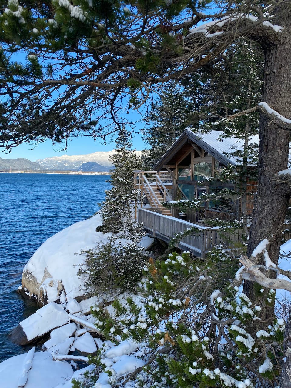 A waterfront cabin on Howe Sound, Squamish, British Columbia, Canada, photo 4 of 10