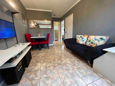 Top Airbnb: 1 block from Moinhos de Vento Park + parking in Mont’serrat