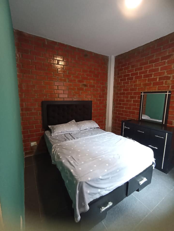 Მასტერ-საძინებელი - სართული 1