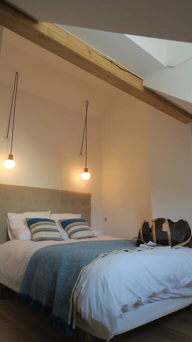 Chambre 1 - Lit 140cm 2 personnes