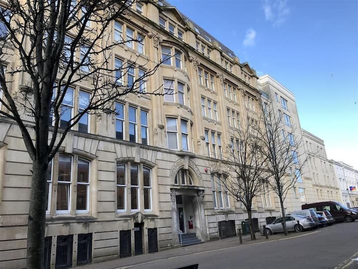 (9) Luxury 2 Bedroom & 2 Bathroom Apartment Condominiums for Rent in
