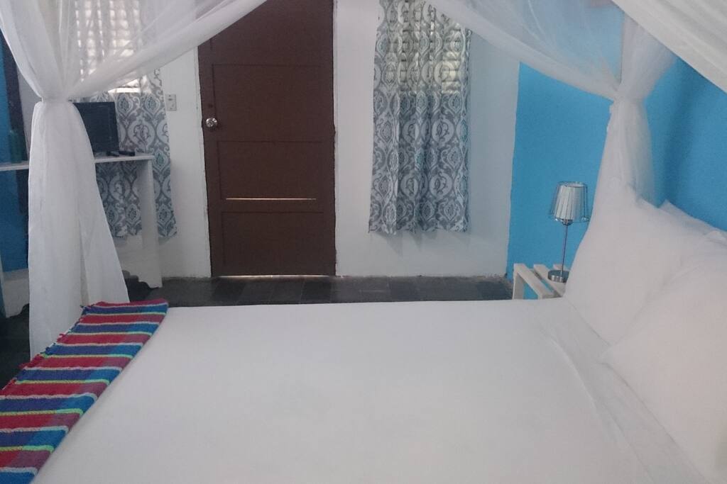 Habitación con cama matrimonial