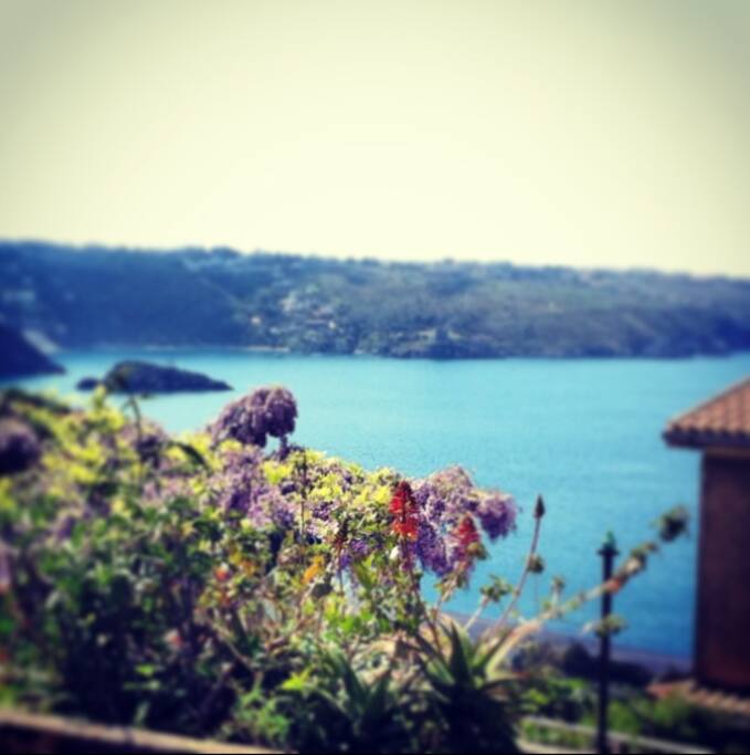 vista mare dal giardino di casa