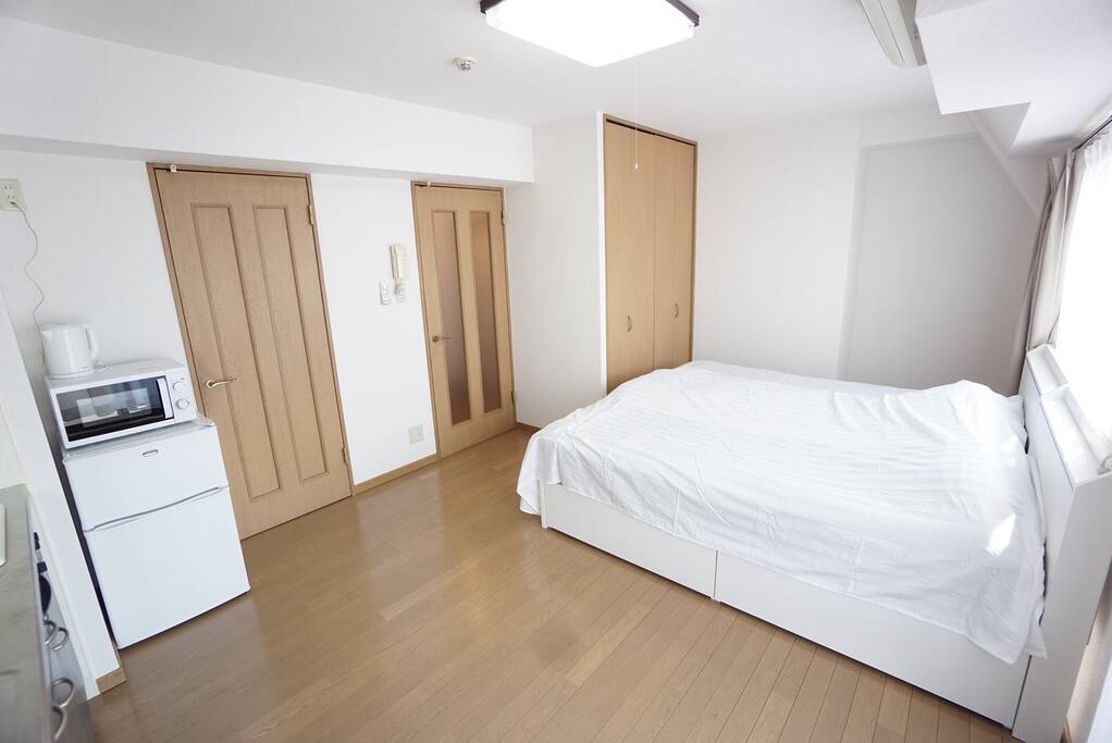 There is two single size bed.
It is a very bright room!