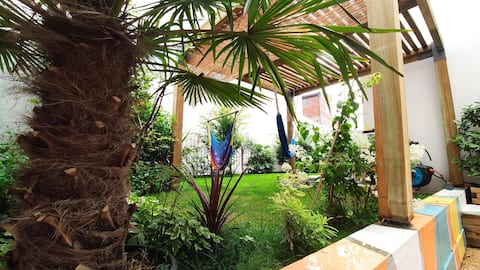 House with garden in Paris