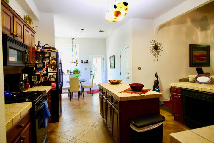 Large Zilker Home, Downtown- SOCO-ACL! gallery image 5