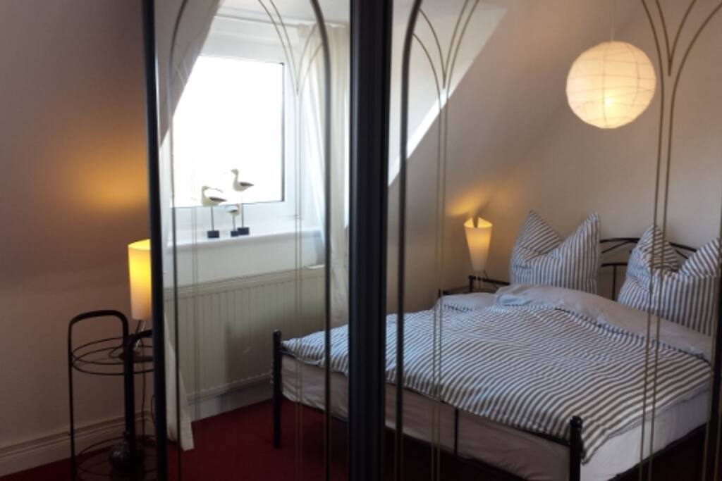 Schlafzimmer 1 mit Doppelbett