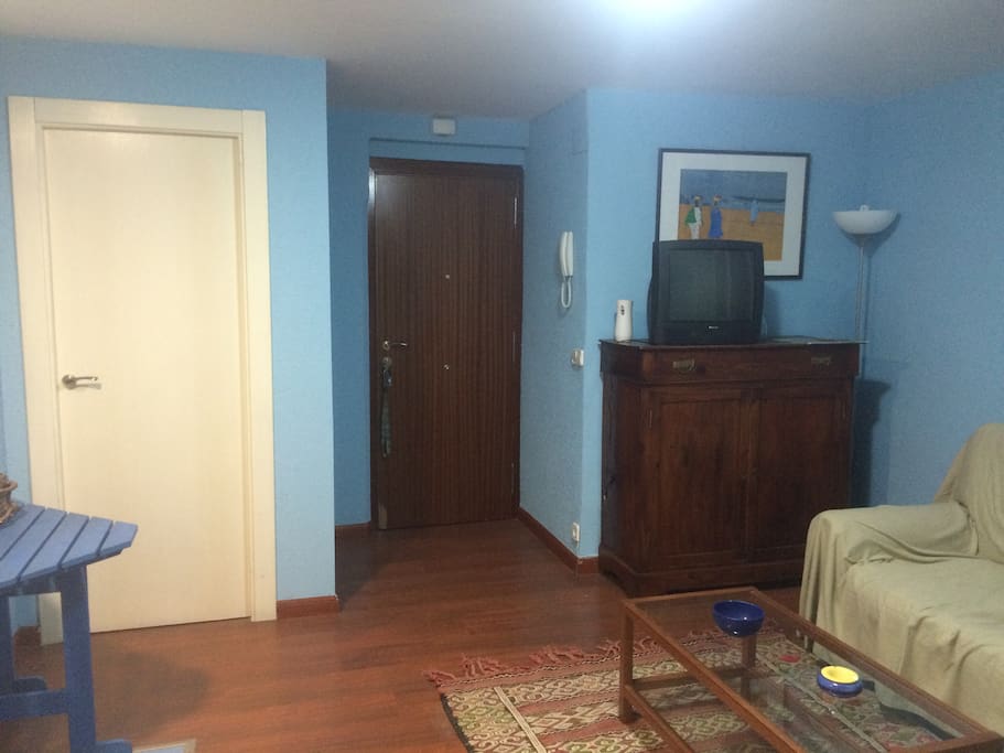 Livingroom, entranceway, door to bathroom