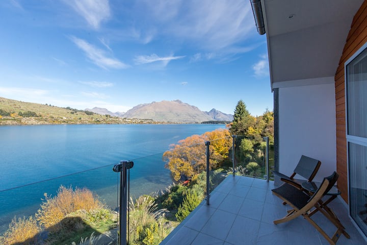 Lake Edge Living - Alpine Views & Comfort - Queenstown, New Zealand