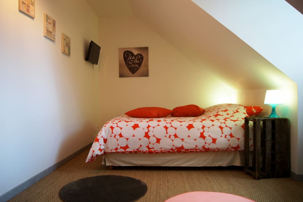 La chambre avec lit de 160cm