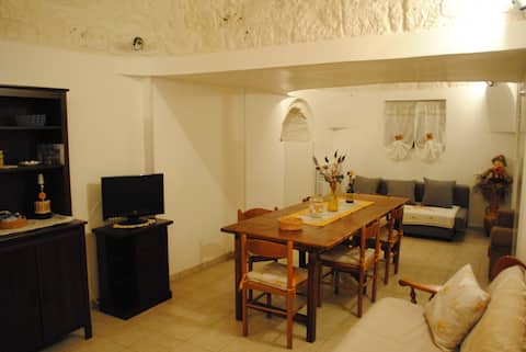 Annuncio Airbnb popolare: Trullo Pietraluna CIN-IT073013C200045715 a Martina Franca