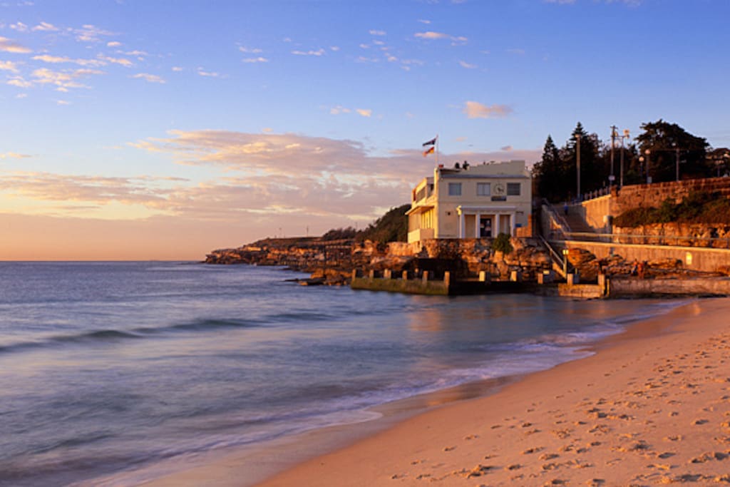 Nearby Coogee beach - restaurants, nightlife and new years eve fireworks