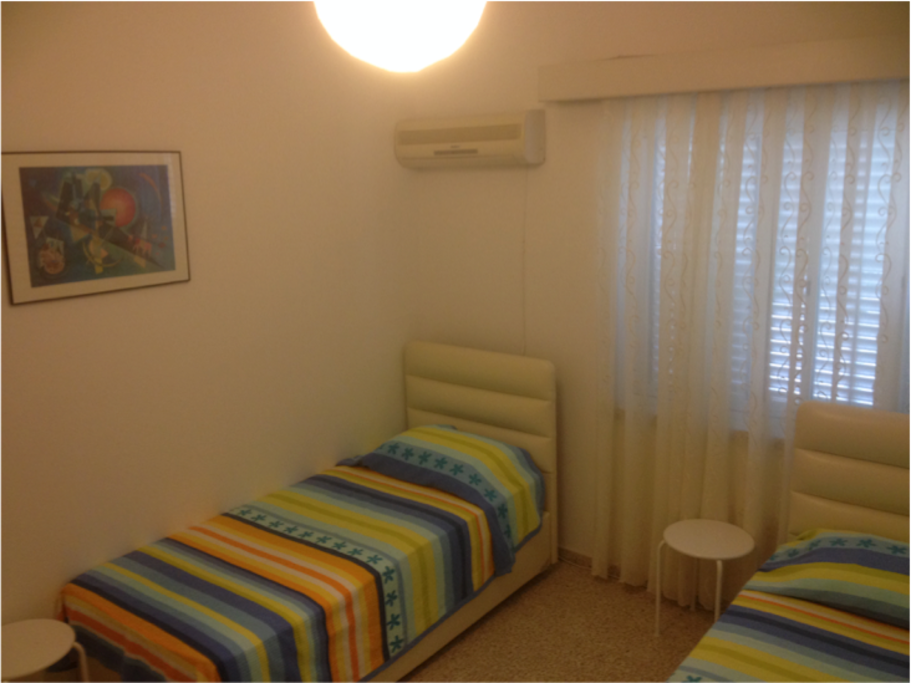 Bedroom, 2 Beds, 1 Wardrobe